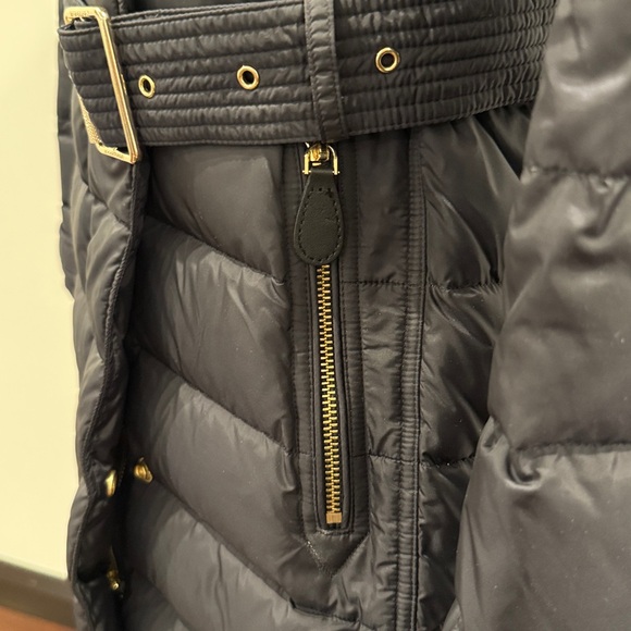 Burberry Quilted Navy Blue Puffer Coat with Belt and removable hood. Authentic - Picture 6 of 16